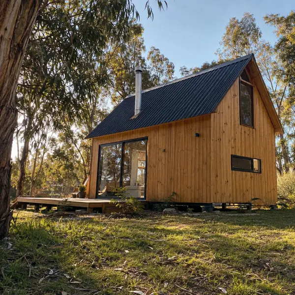 Ilustración: Tiny house con entrepiso, vista lateral