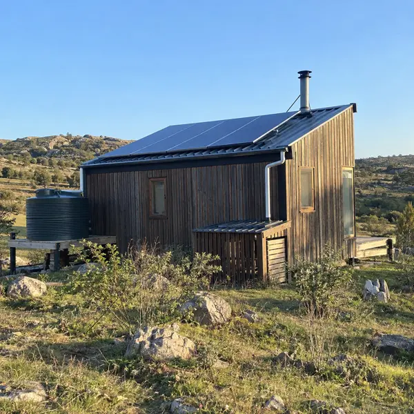 Ilustración: Tiny house off-grid en Uruguay, vista lateral