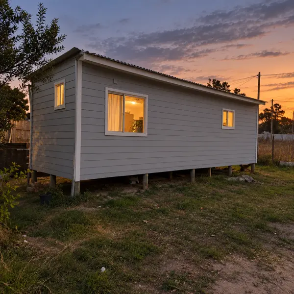 Ilustración: Tiny house 6x3 de 18 m², al atardecer